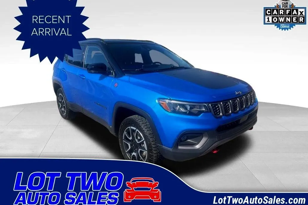 2024 Jeep Compass Trailhawk photo 1