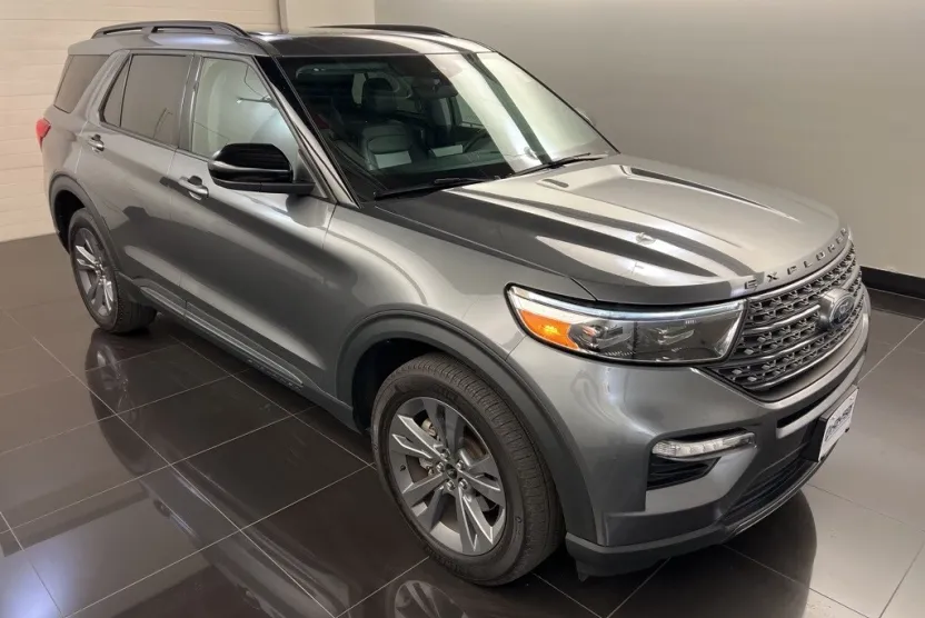 2023 Ford Explorer XLT photo 1