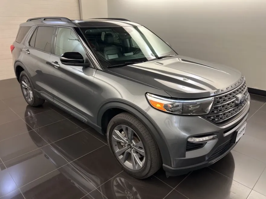 2023 Ford Explorer XLT photo 1