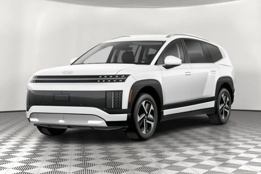 2026 Hyundai Ioniq SE photo 1