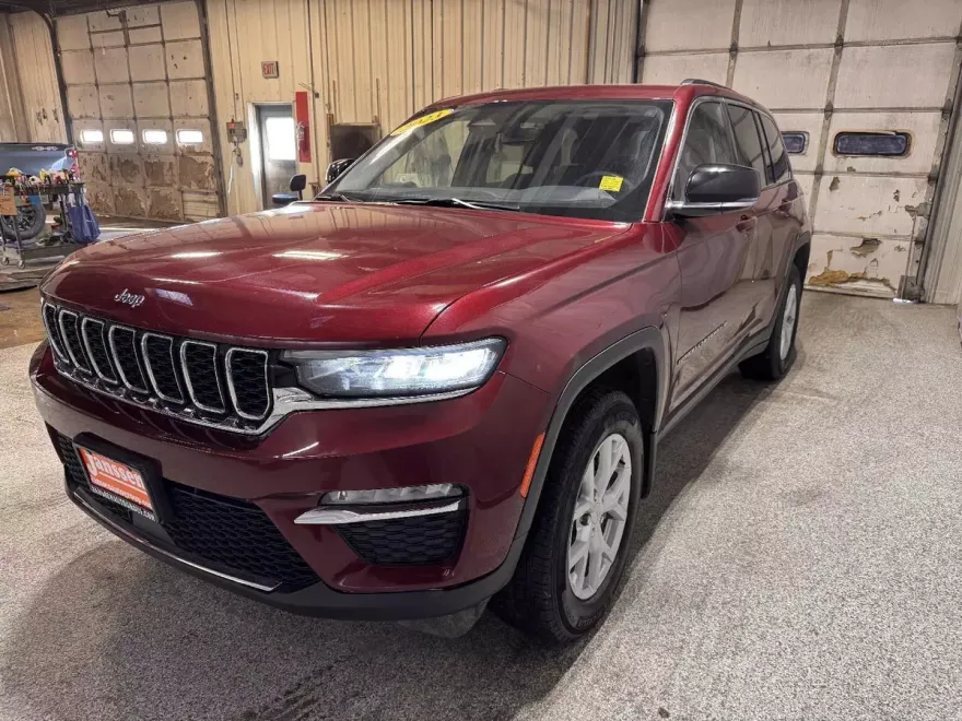 2023 Jeep Grand Cherokee Limited photo 2