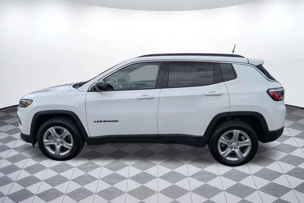 2023 Jeep Compass Latitude photo 1