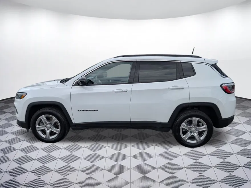2023 Jeep Compass Latitude photo 1