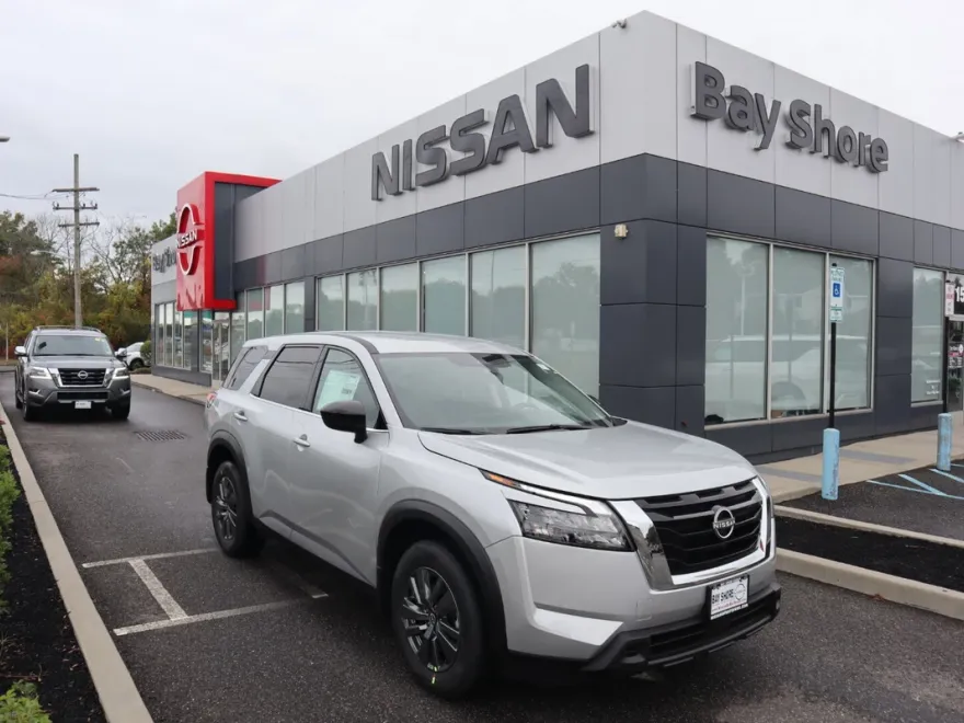 2025 Nissan Pathfinder S photo 1