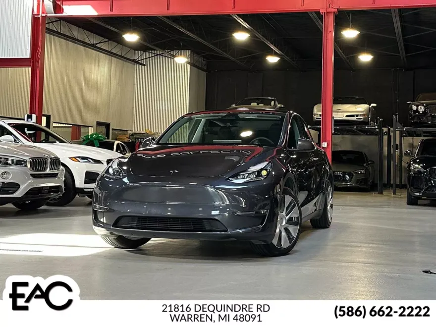 2024 Tesla Model Y Long Range photo 1