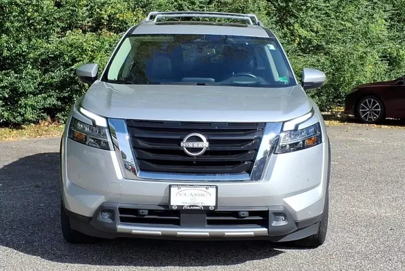 2022 Nissan Pathfinder Platinum photo 1