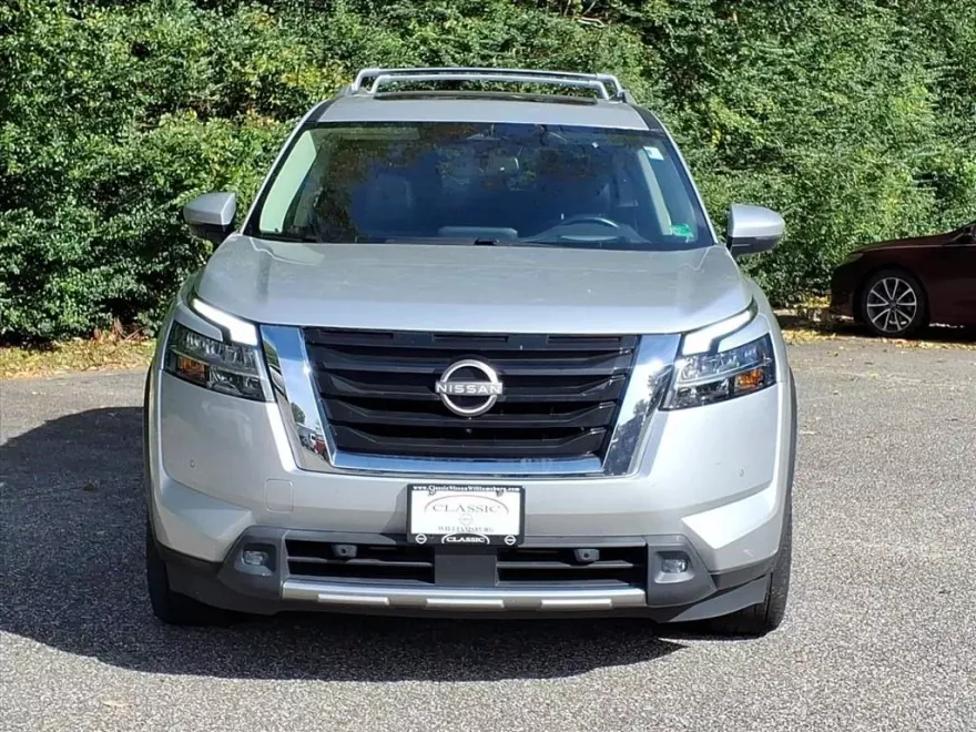 2022 Nissan Pathfinder Platinum photo 1