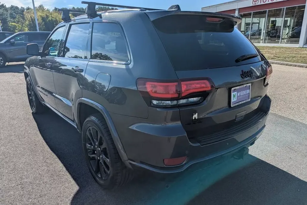 2017 Jeep Grand Cherokee Laredo photo 1