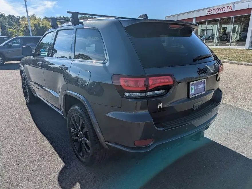 2017 Jeep Grand Cherokee Laredo photo 1