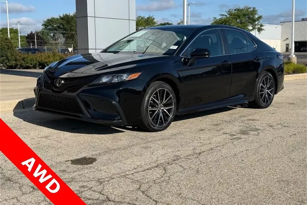 2021 Toyota Camry SE photo 1