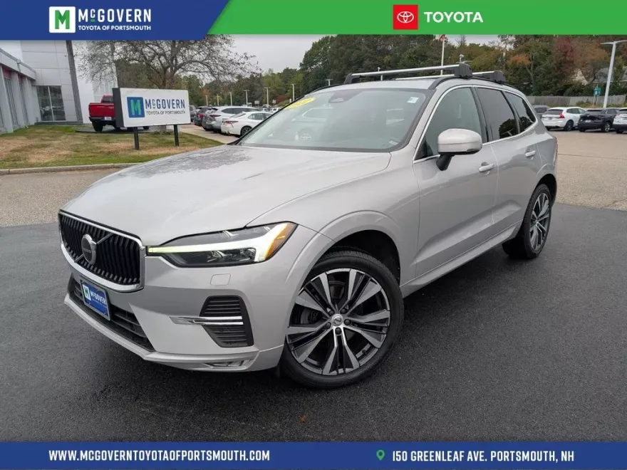 2022 Volvo XC60 B5 Momentum photo 1