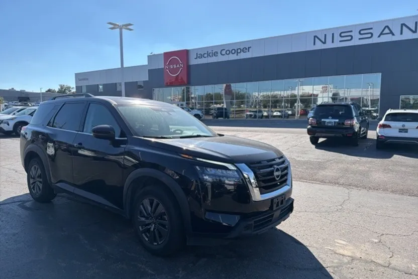 2024 Nissan Pathfinder SV photo 1