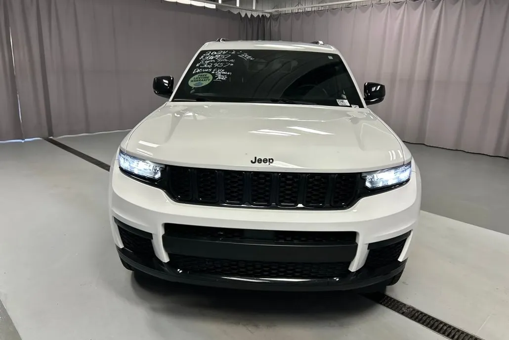 2024 Jeep Grand Cherokee Laredo photo 1