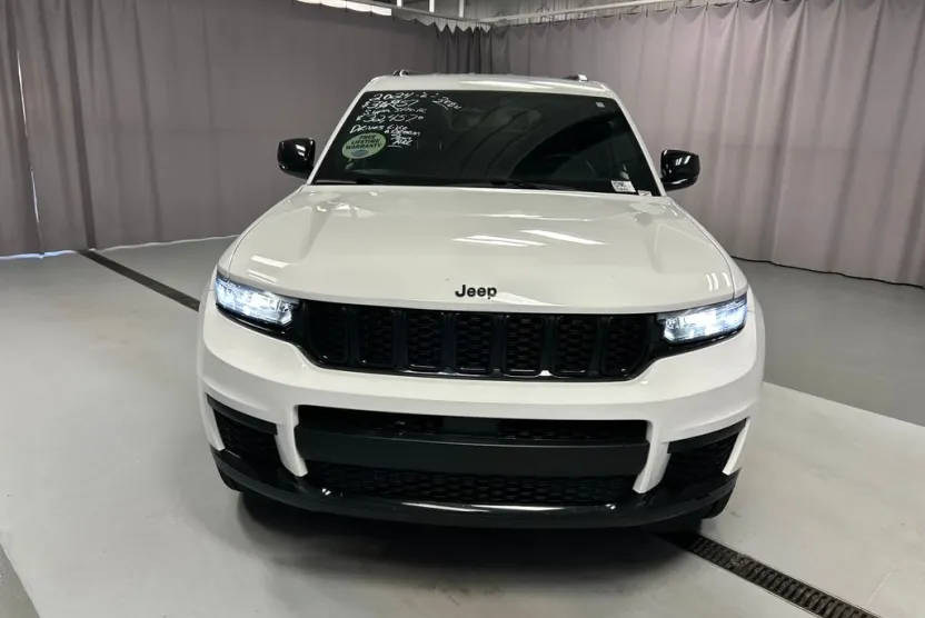 2024 Jeep Grand Cherokee Laredo photo 1
