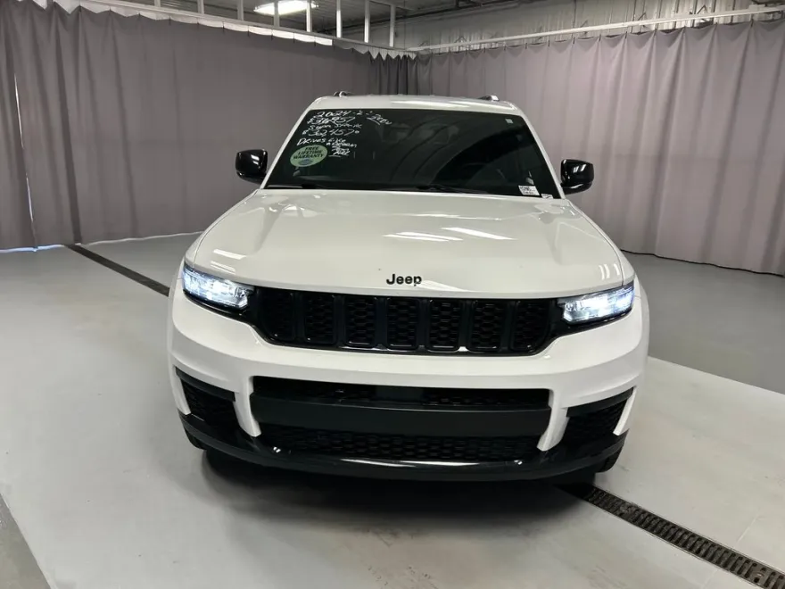 2024 Jeep Grand Cherokee Laredo photo 1