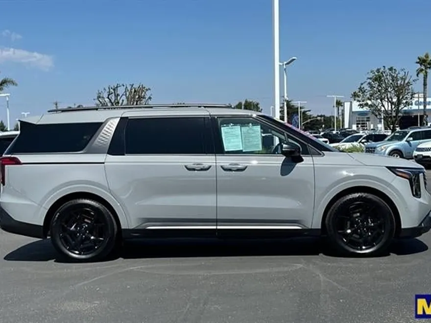 2025 Kia Carnival SX Prestige photo 1