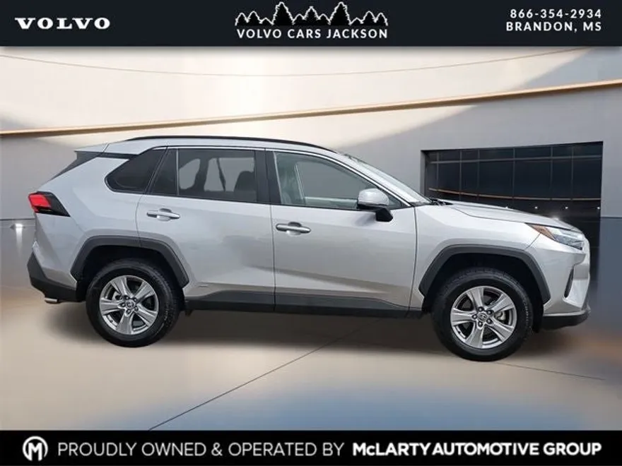2022 Toyota RAV4 Hybrid XLE photo 1