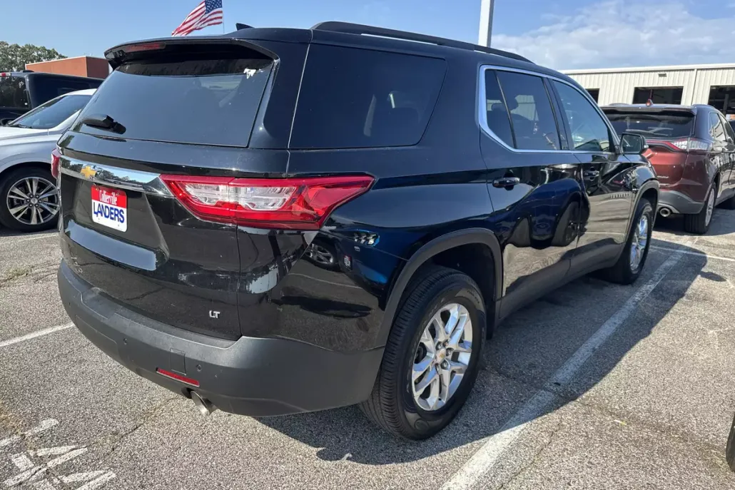 2021 Chevrolet Traverse Leather photo 1