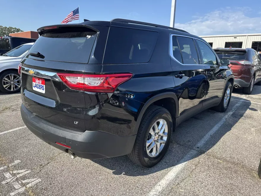 2021 Chevrolet Traverse Leather photo 1