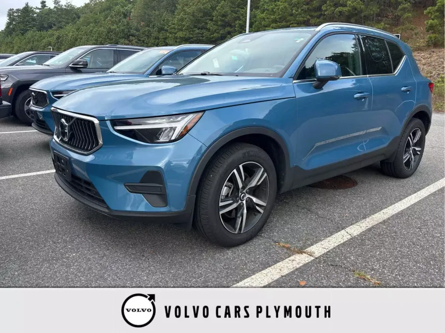 2025 Volvo XC40 Core photo 1