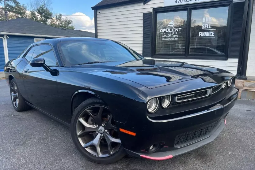 2018 Dodge Challenger SXT Plus photo 1