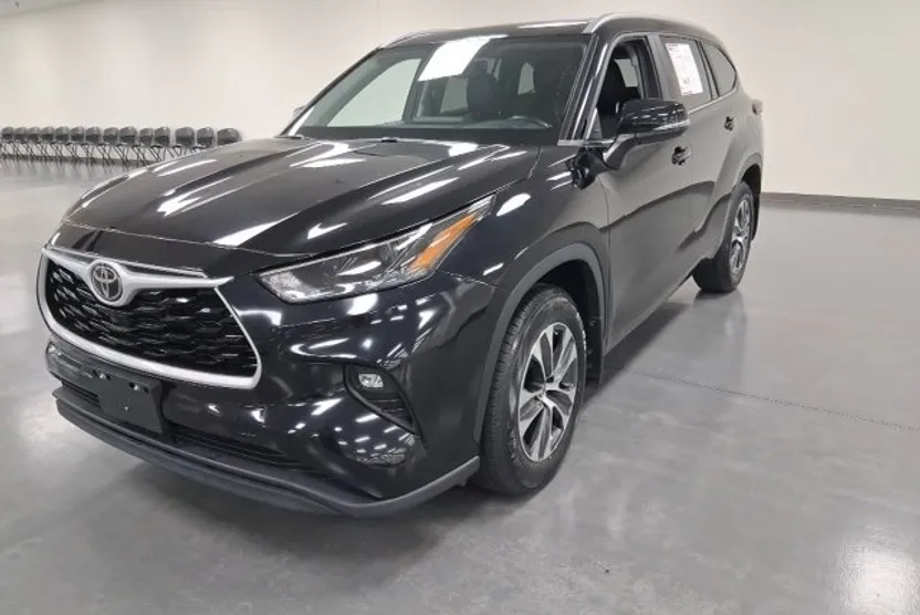 2024 Toyota Highlander XLE photo 1