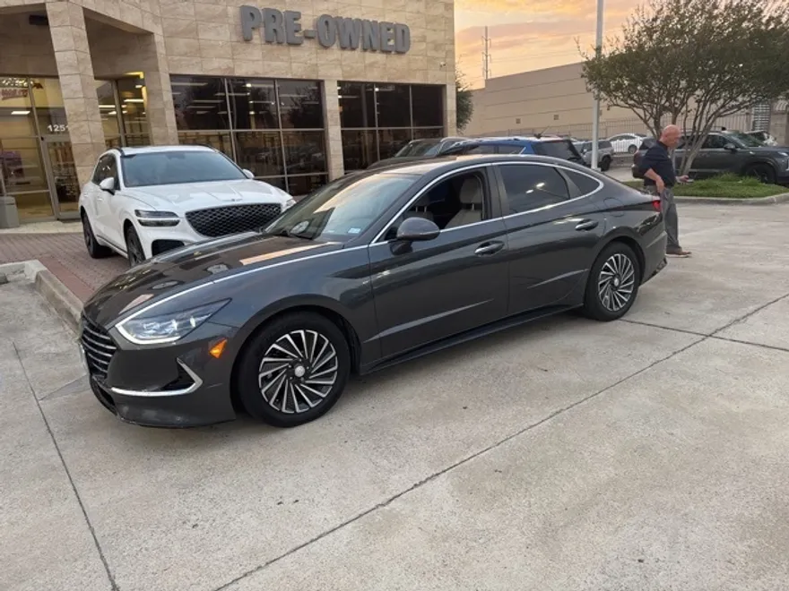 2022 Hyundai Sonata Hybrid Limited photo 1