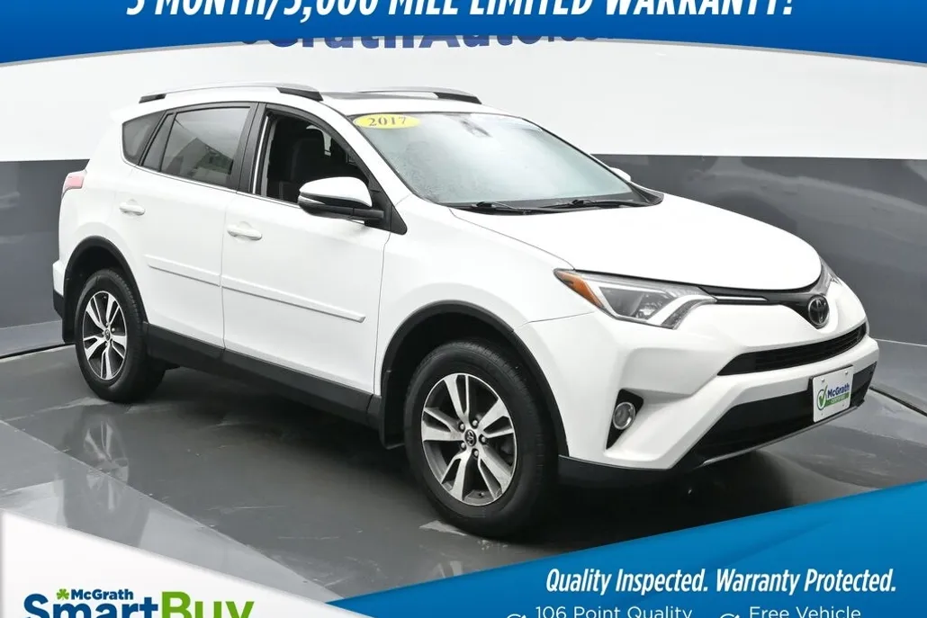 2017 Toyota RAV4 XLE photo 1