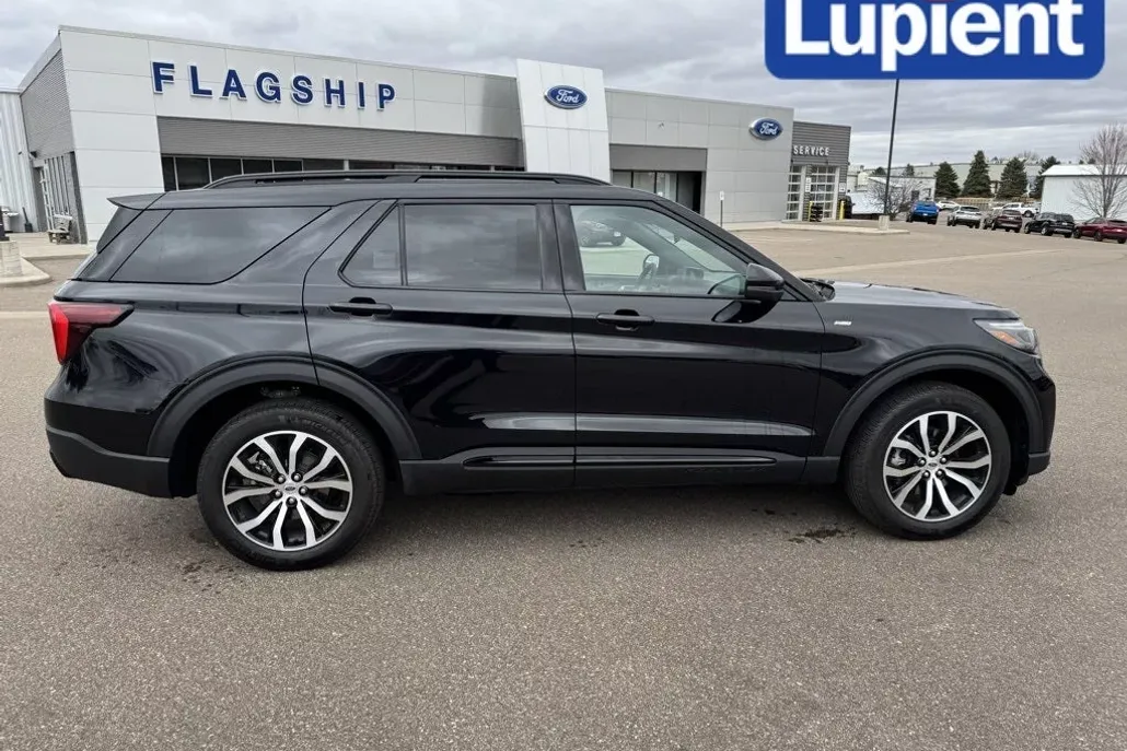 2025 Ford Explorer ST-Line photo 1