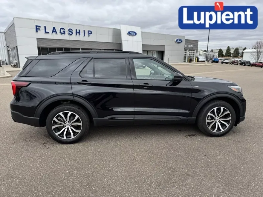 2025 Ford Explorer ST-Line photo 1