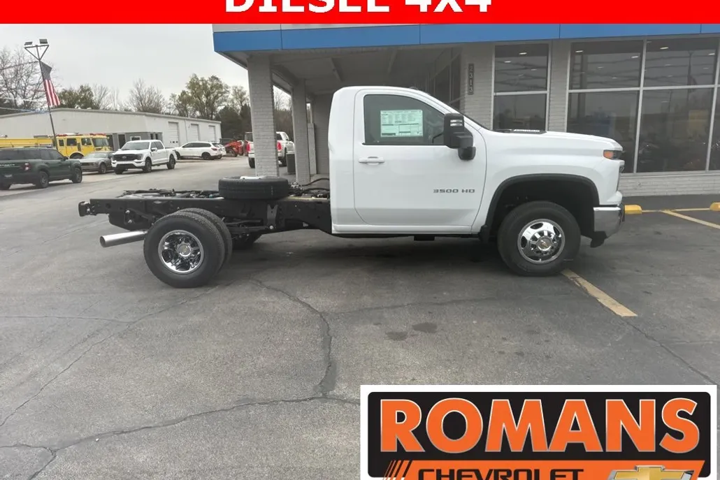 2025 Chevrolet Silverado 3500HD LT photo 1