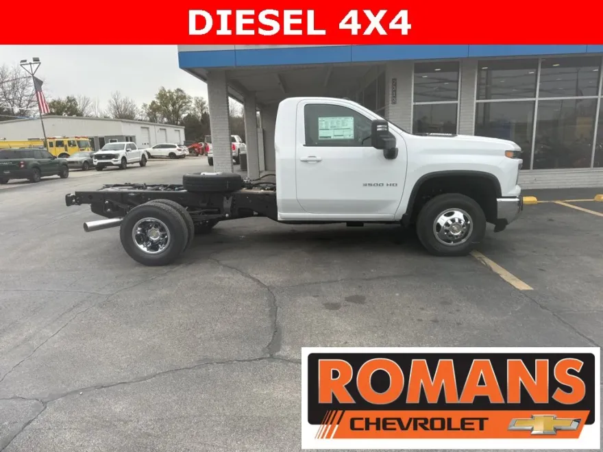 2025 Chevrolet Silverado 3500HD LT photo 1