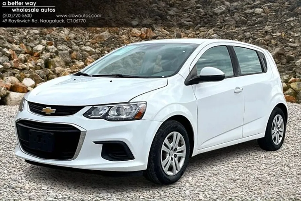 2020 Chevrolet Sonic LT photo 1