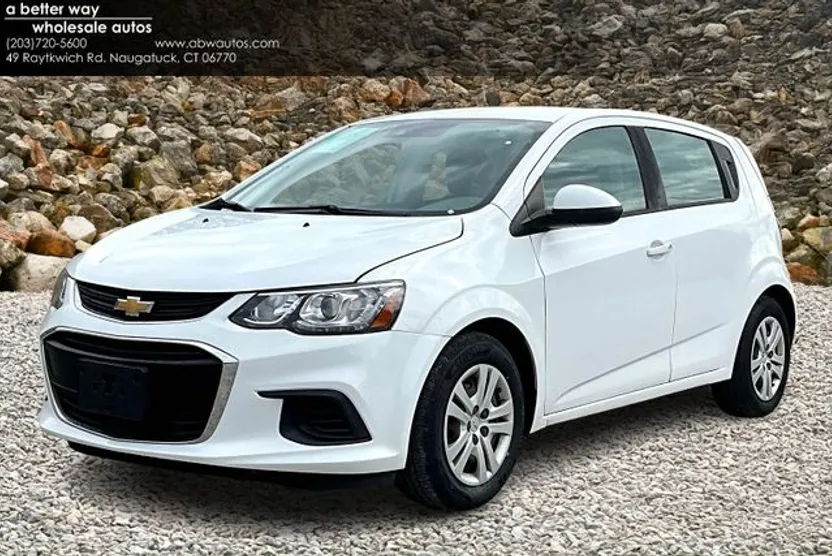 2020 Chevrolet Sonic LT photo 1