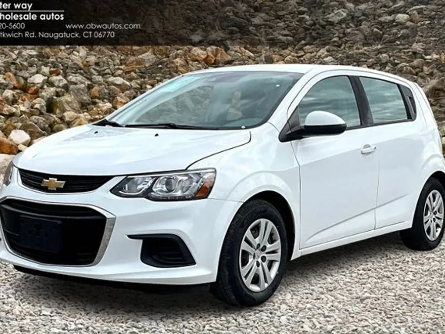 2020 Chevrolet Sonic LT photo 1