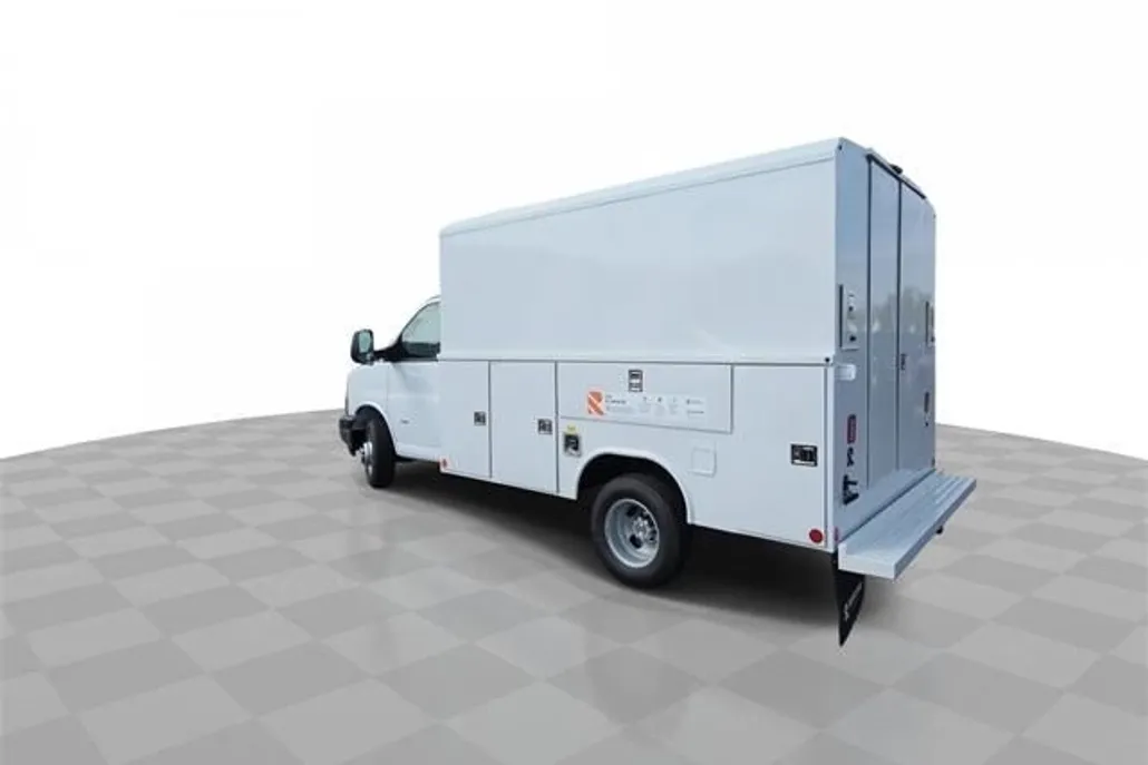 2025 Chevrolet Express Cutaway 3500 Work Van photo 1