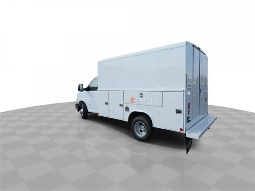 2025 Chevrolet Express Cutaway 3500 Work Van photo 1