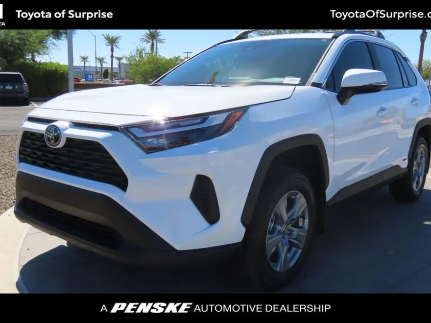 2025 Toyota RAV4 Hybrid XLE photo 1