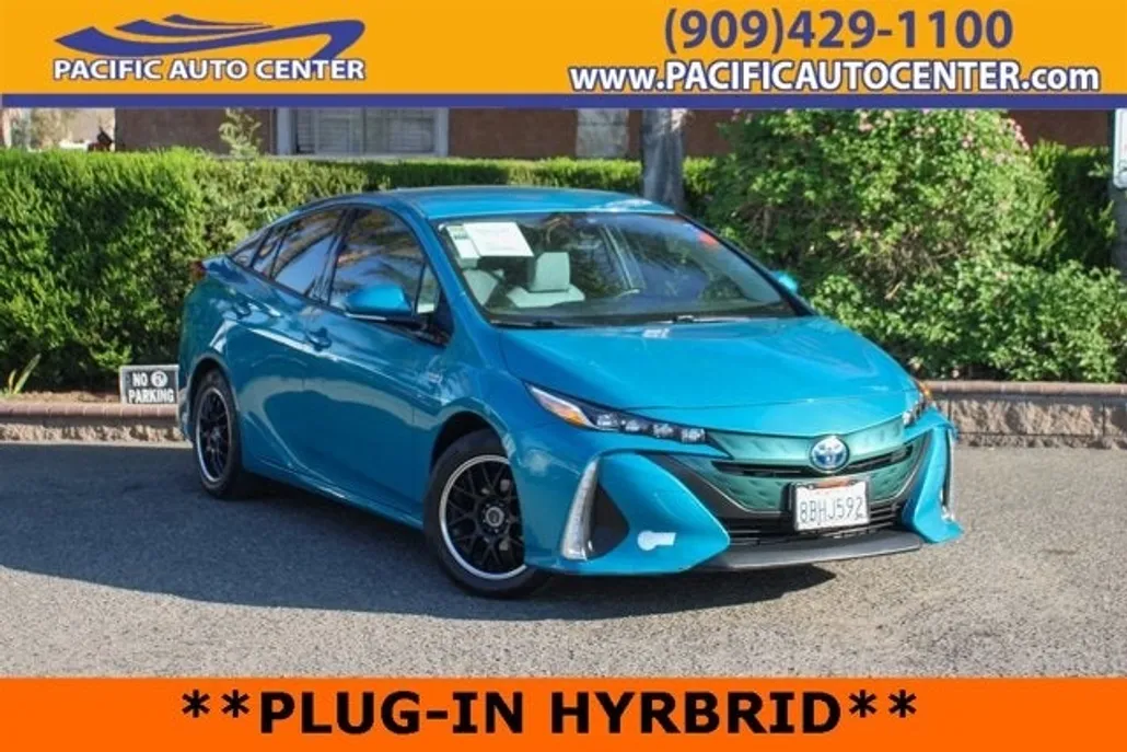 2017 Toyota Prius Prime Premium photo 1