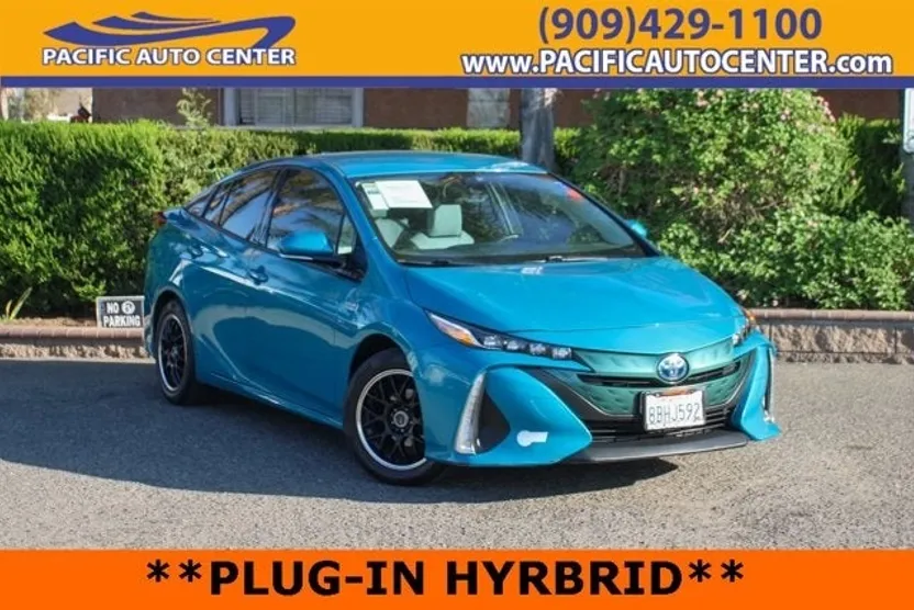 2017 Toyota Prius Prime Premium photo 1