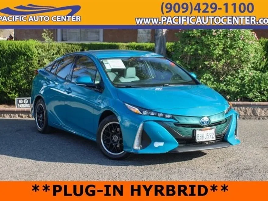 2017 Toyota Prius Prime Premium photo 1