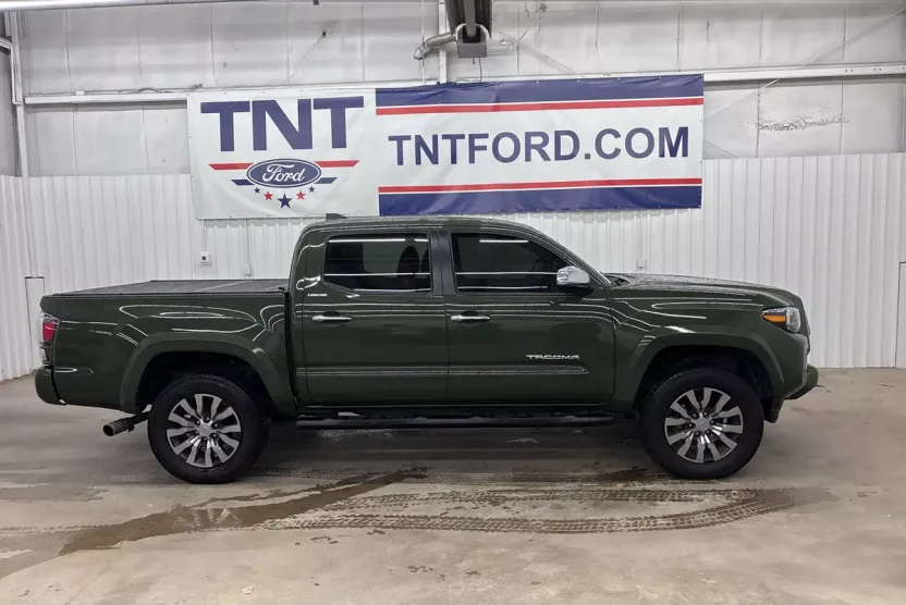 2022 Toyota Tacoma Limited photo 1
