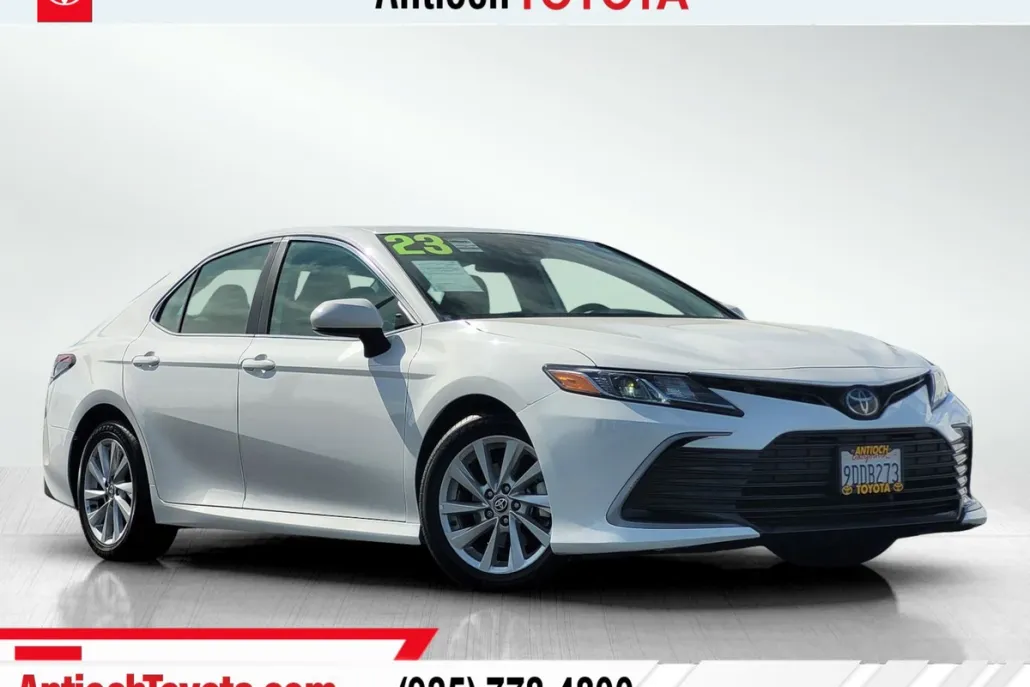 2023 Toyota Camry LE photo 1