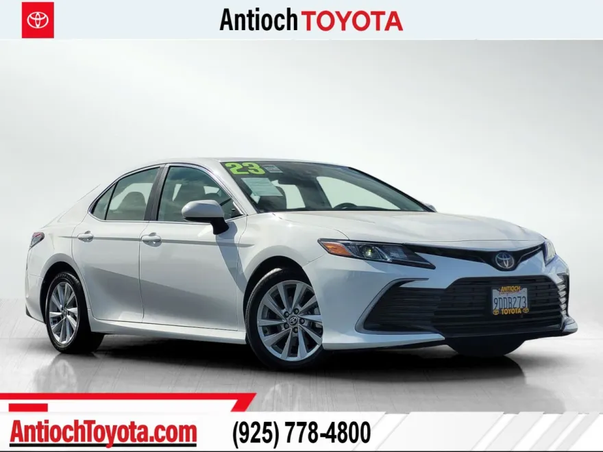 2023 Toyota Camry LE photo 1