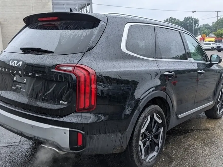 2024 Kia Telluride S photo 1