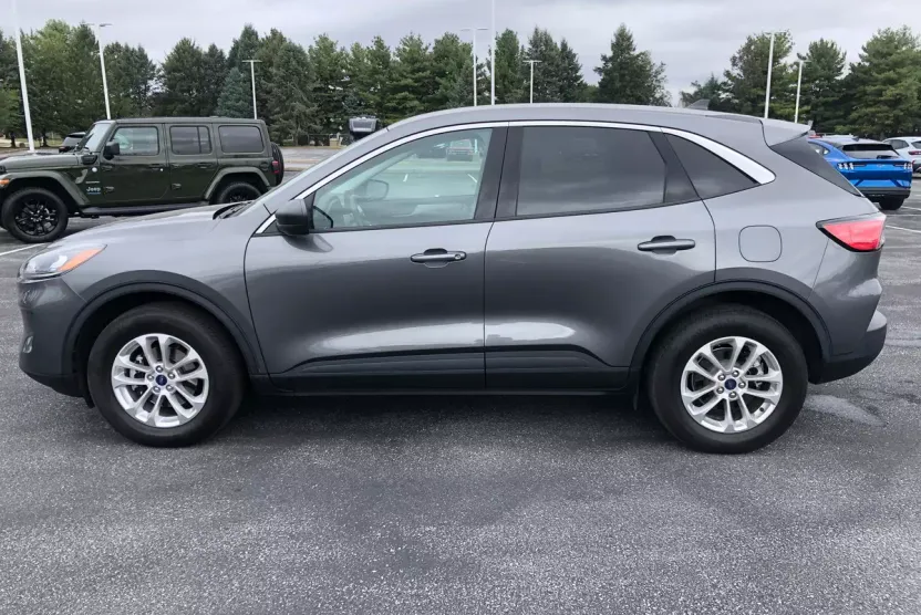 2022 Ford Escape SE photo 1