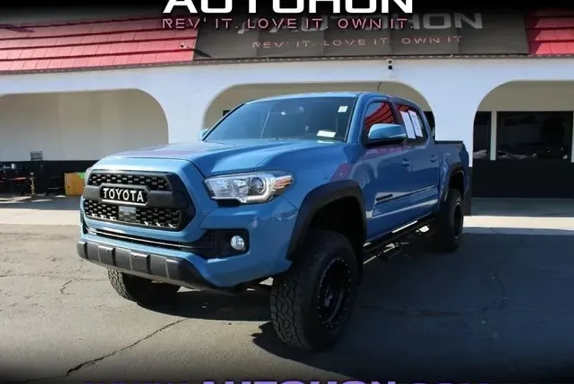 2019 Toyota Tacoma Double Cab TRD Off-Road photo 1
