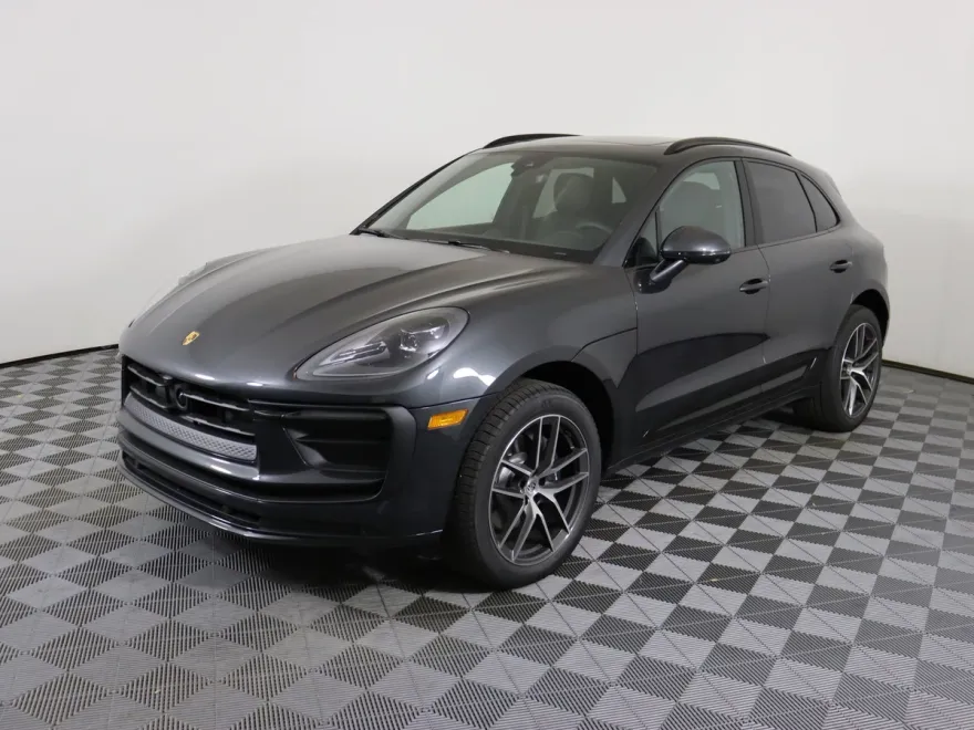 2025 Porsche Macan photo 1