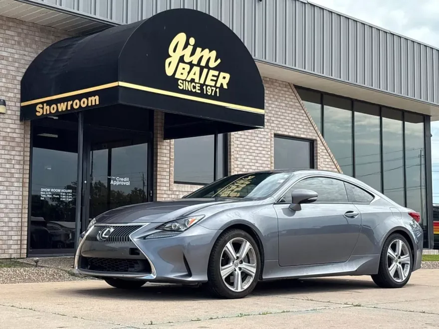 2016 Lexus RC 200t photo 1
