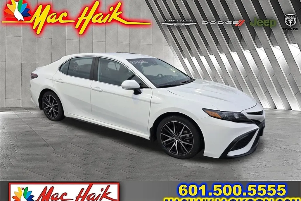 2023 Toyota Camry SE photo 1